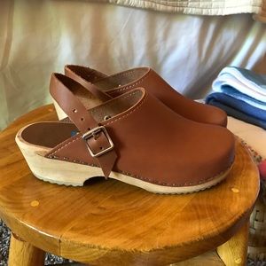 MIA women’s clogs!